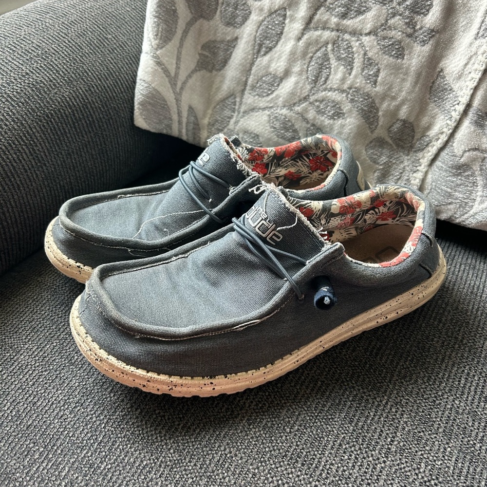 Hey Dude Blue and Red Floral Wally Stretch Shoes